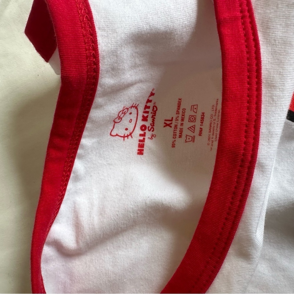 Hello Kitty Cropped T-Shirt - Picture 3 of 3